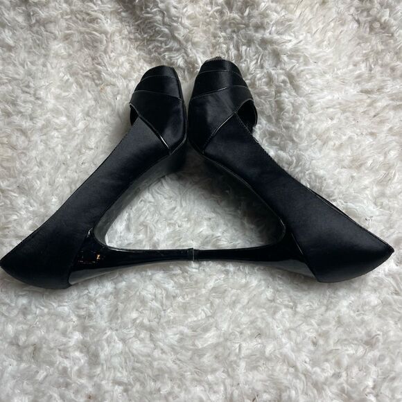 WHBM Black Satin  slip on heels pleated front peep toe faux leather trim SZ9M - Picture 5 of 7